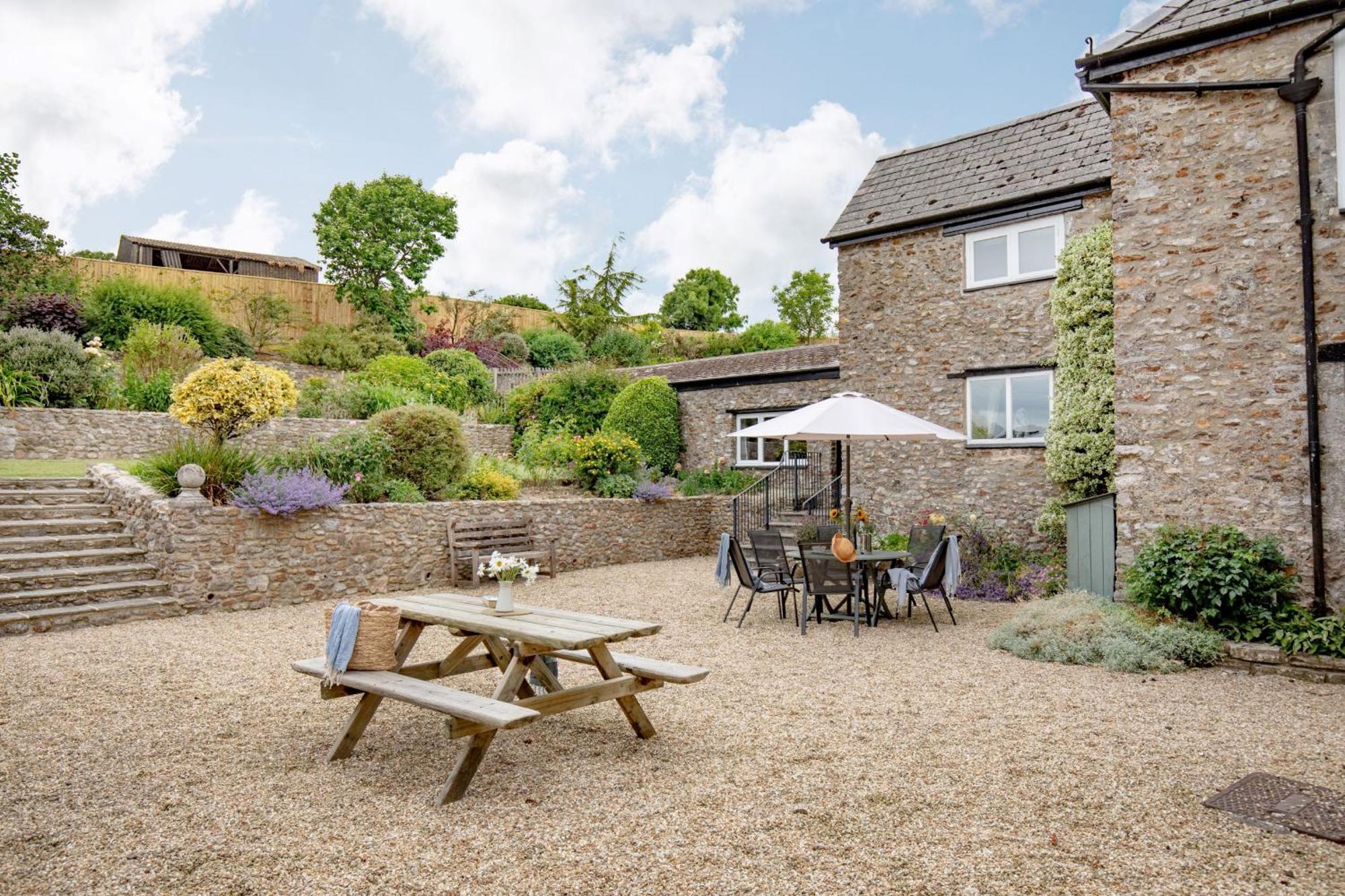 Sutton Barton Farmhouse Хонитън Екстериор снимка