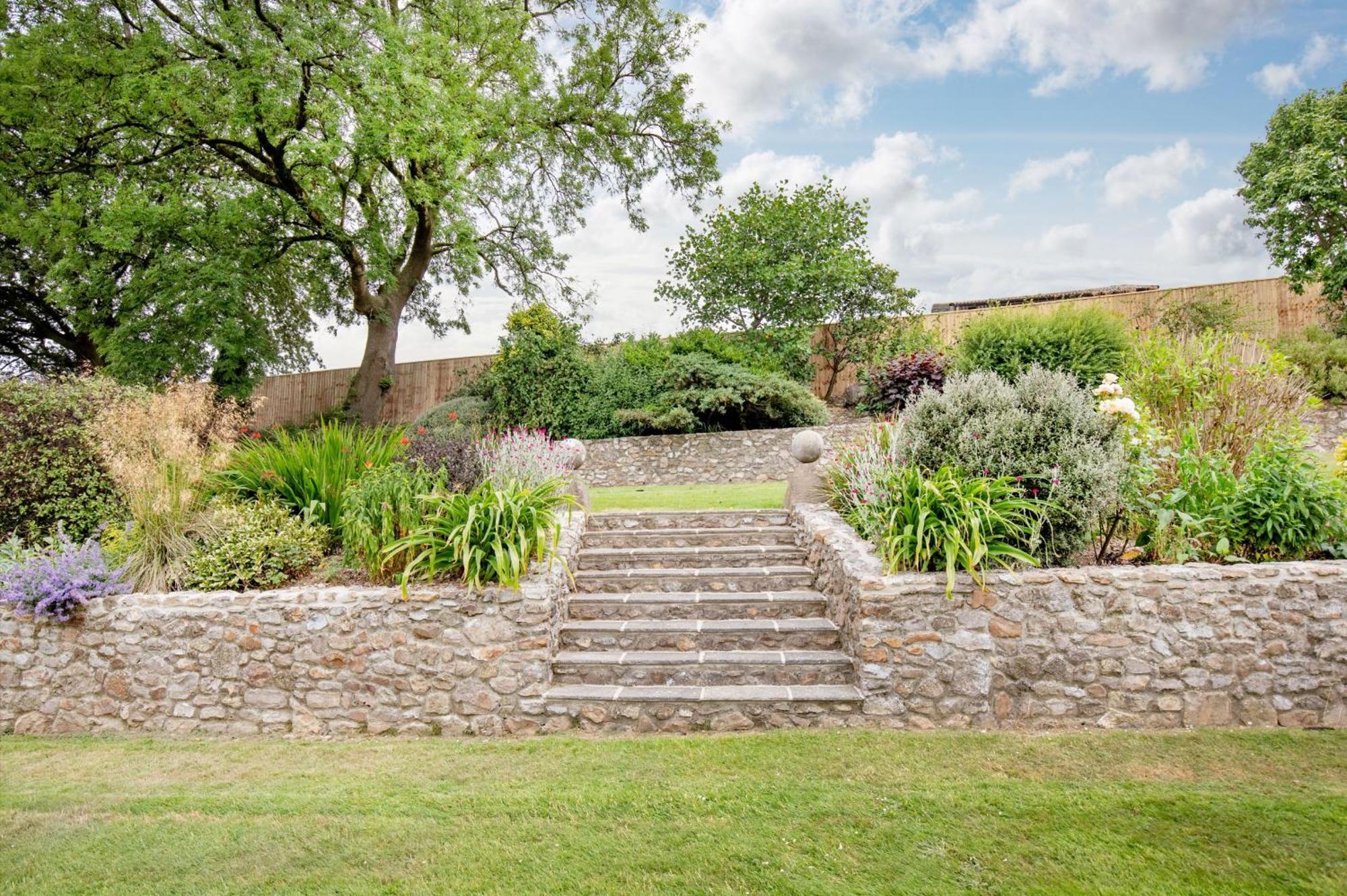 Sutton Barton Farmhouse Хонитън Екстериор снимка