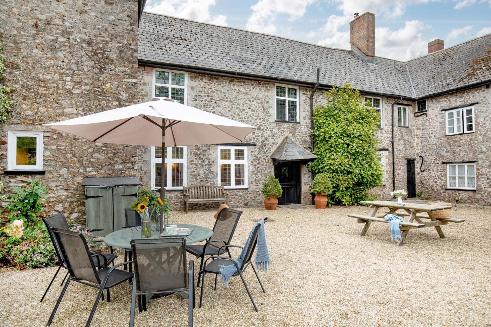 Sutton Barton Farmhouse Хонитън Екстериор снимка